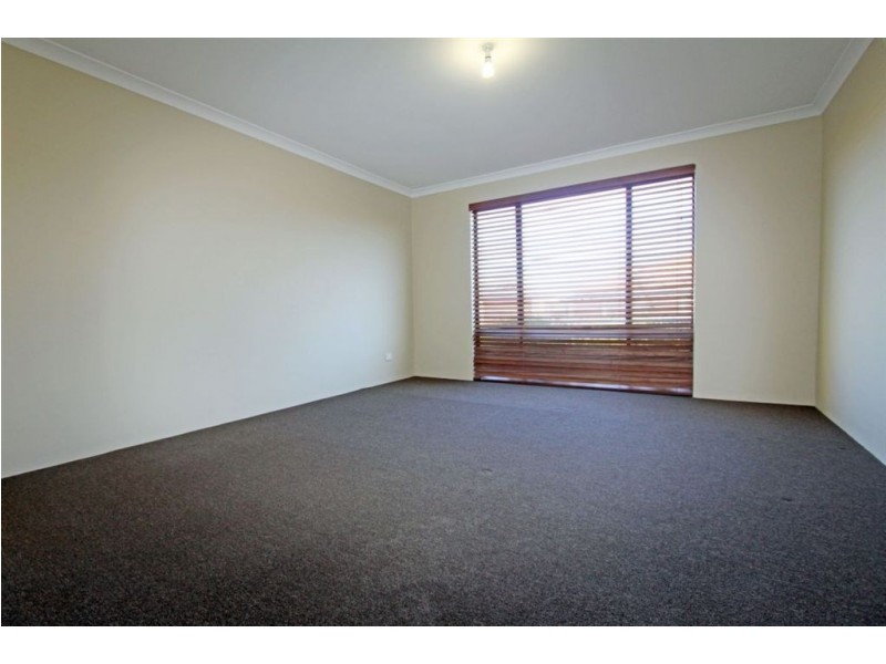 4 Arlette Pass, Lakelands WA 6180