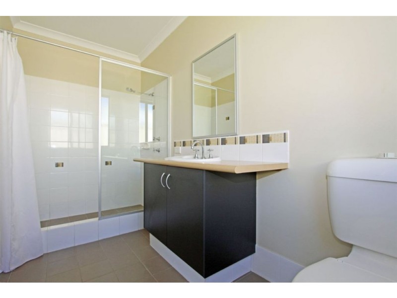 4 Arlette Pass, Lakelands WA 6180