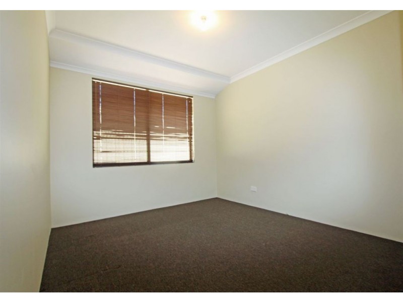 4 Arlette Pass, Lakelands WA 6180