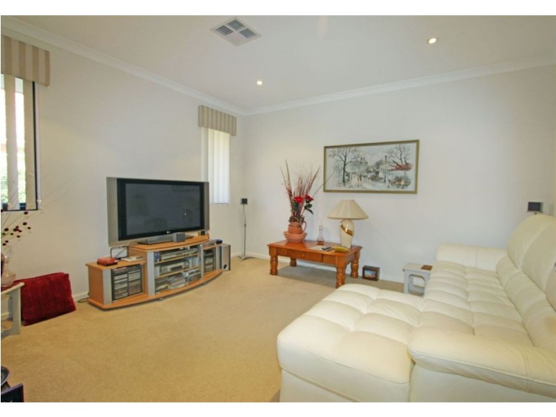 12 Moorhen Green, Dudley Park WA 6210