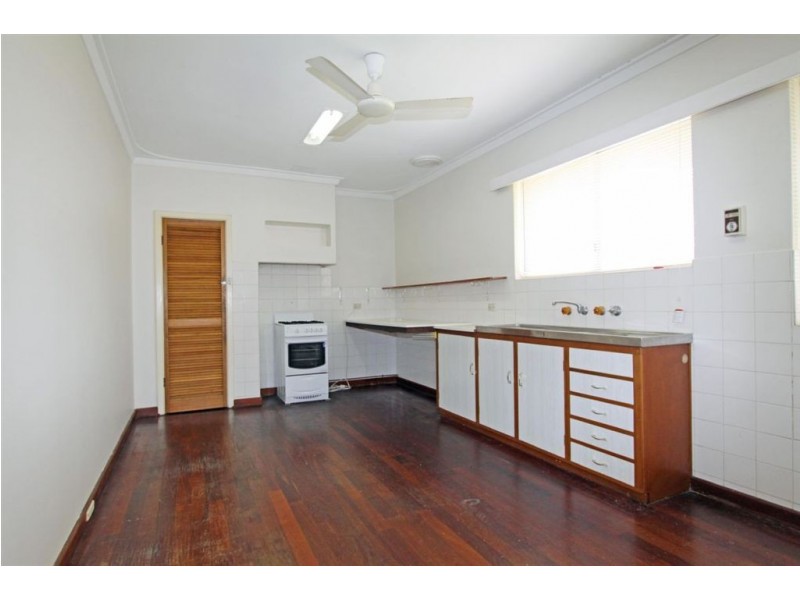 20 Leighton Road East, Halls Head WA 6210