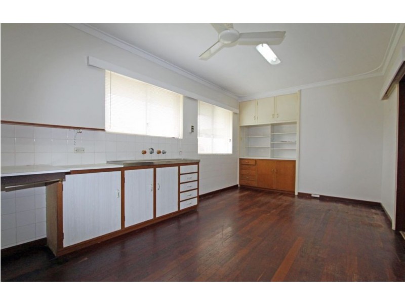 20 Leighton Road East, Halls Head WA 6210