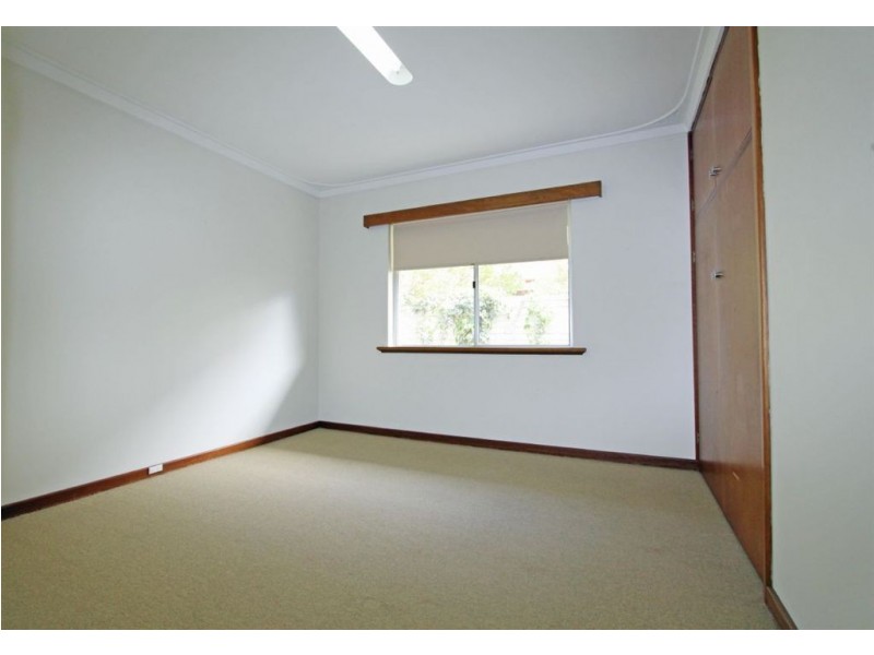 20 Leighton Road East, Halls Head WA 6210