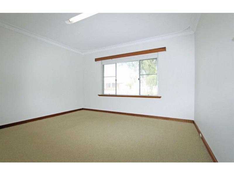 20 Leighton Road East, Halls Head WA 6210