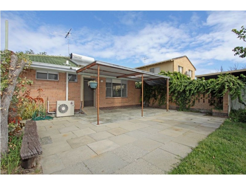 20 Leighton Road East, Halls Head WA 6210