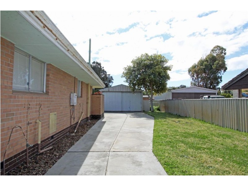 20 Leighton Road East, Halls Head WA 6210