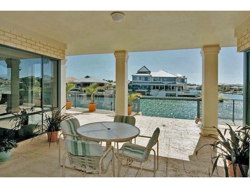 60 Aztec Island Retreat, Halls Head WA 6210