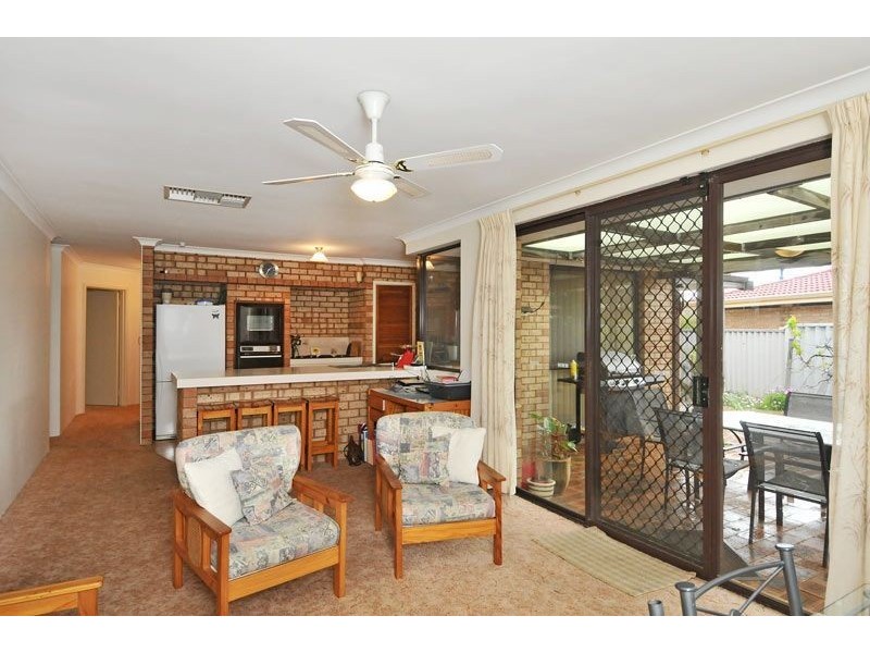 16 Seawind Drive, Silver Sands WA 6210