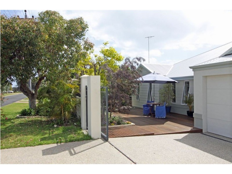 16 McKerrarcher Street, Dudley Park WA 6210