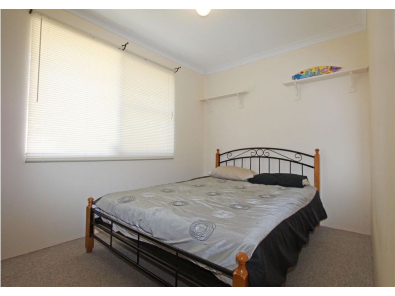 16 Lambourne Place, Halls Head WA 6210