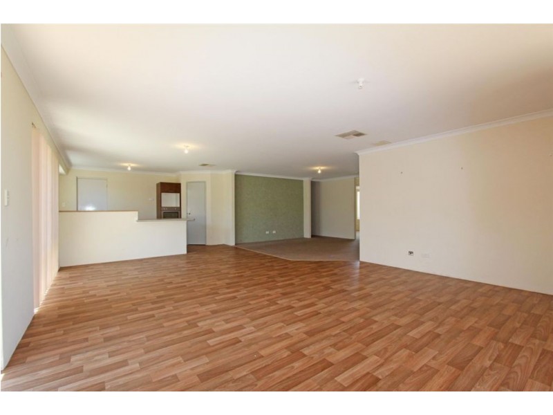 15 Ferncliff Parkway, Meadow Springs WA 6210