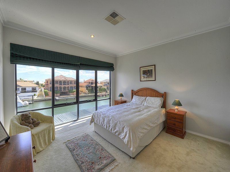 8 Finistere Island Retreat, Halls Head WA 6210