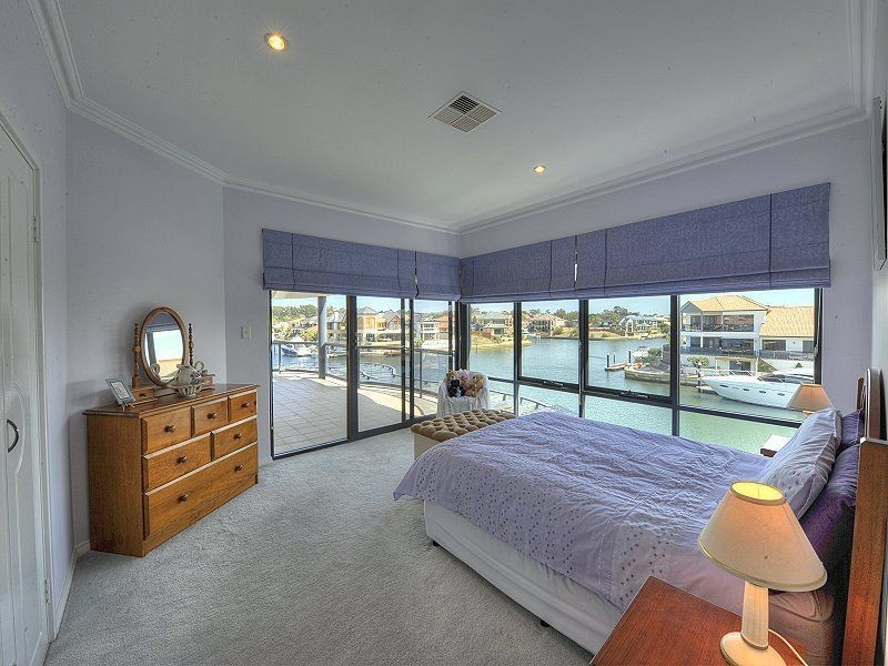 8 Finistere Island Retreat, Halls Head WA 6210