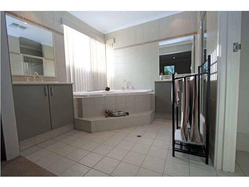 15 Brackenridge Ramble, Meadow Springs WA 6210