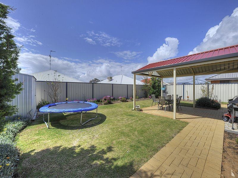 5 Caslano Road, Meadow Springs WA 6210