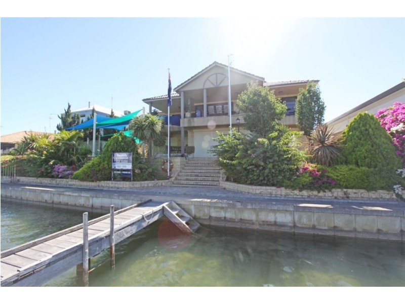 50 Cambria Island Retreat, Halls Head WA 6210