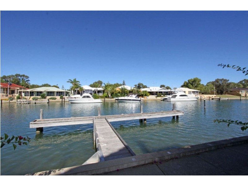 50 Cambria Island Retreat, Halls Head WA 6210