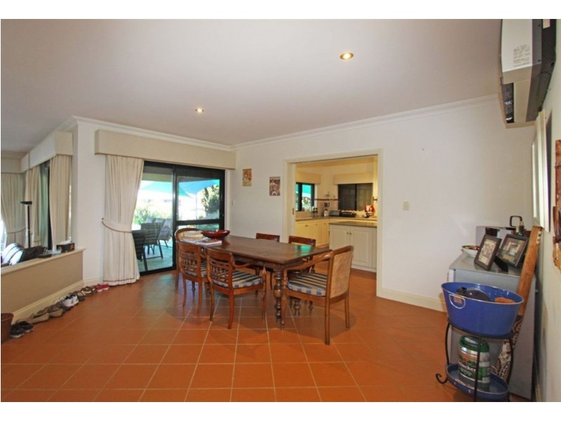 50 Cambria Island Retreat, Halls Head WA 6210