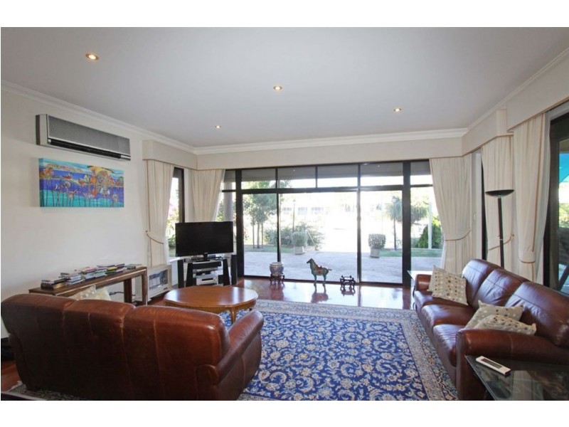 50 Cambria Island Retreat, Halls Head WA 6210