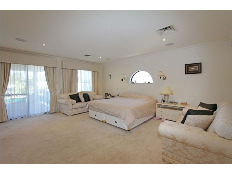 50 Cambria Island Retreat, Halls Head WA 6210