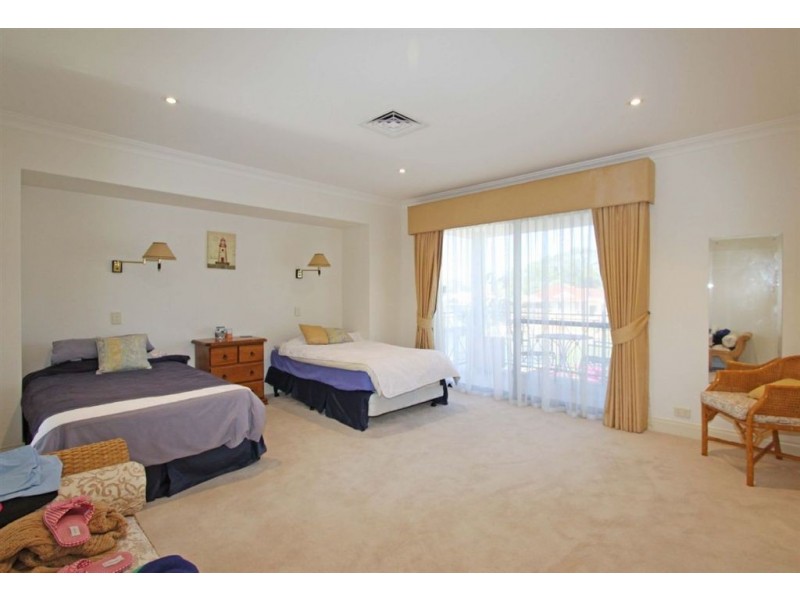 50 Cambria Island Retreat, Halls Head WA 6210