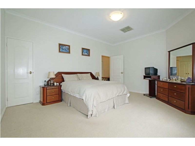 21 Mulga Drive East, Parklands WA 6210