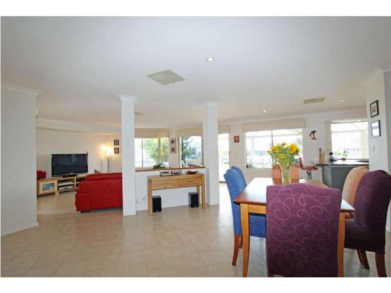 113 Leslie Street, Dudley Park WA 6210