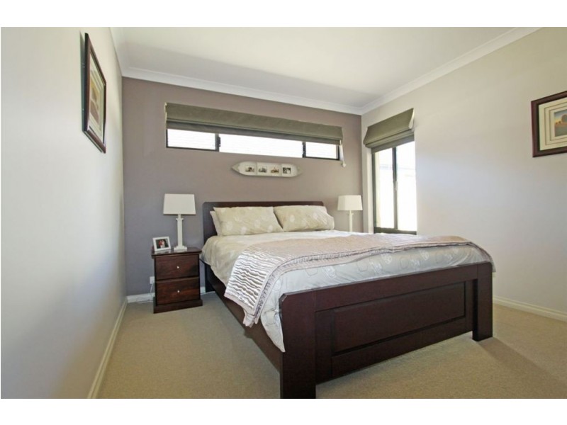 54 Ravendale Drive, Dudley Park WA 6210