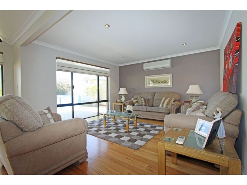 54 Ravendale Drive, Dudley Park WA 6210