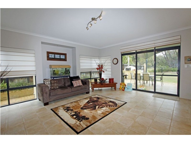 11 Mayfair Mews, Meadow Springs WA 6210