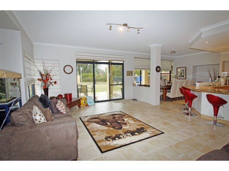 11 Mayfair Mews, Meadow Springs WA 6210