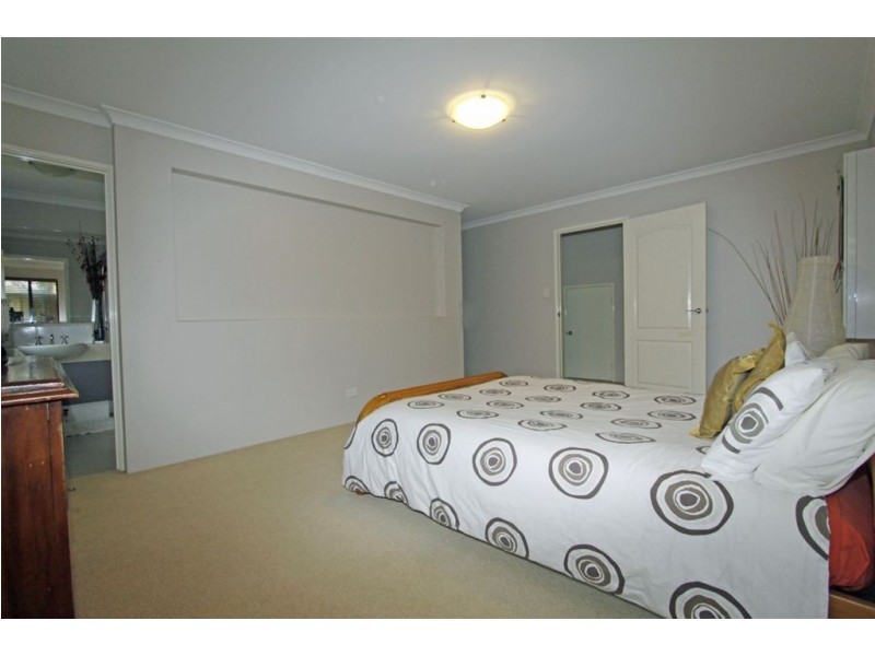 11 Mayfair Mews, Meadow Springs WA 6210