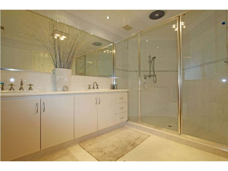 2 Maroona Place, Greenfields WA 6210