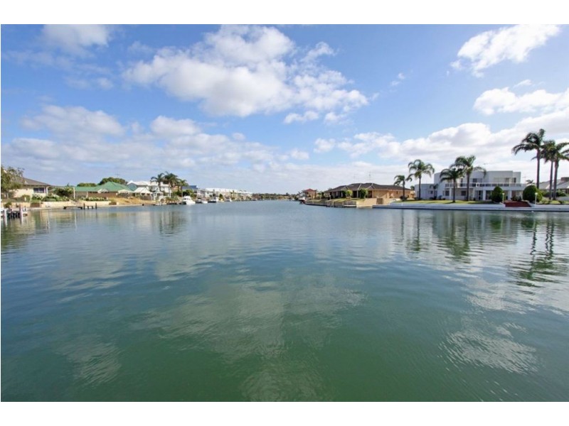 52 Waterside Drive, Dudley Park WA 6210