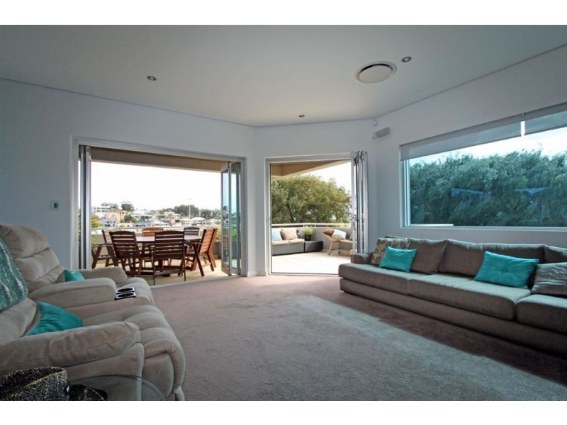 54 Fairbridge Road, Halls Head WA 6210