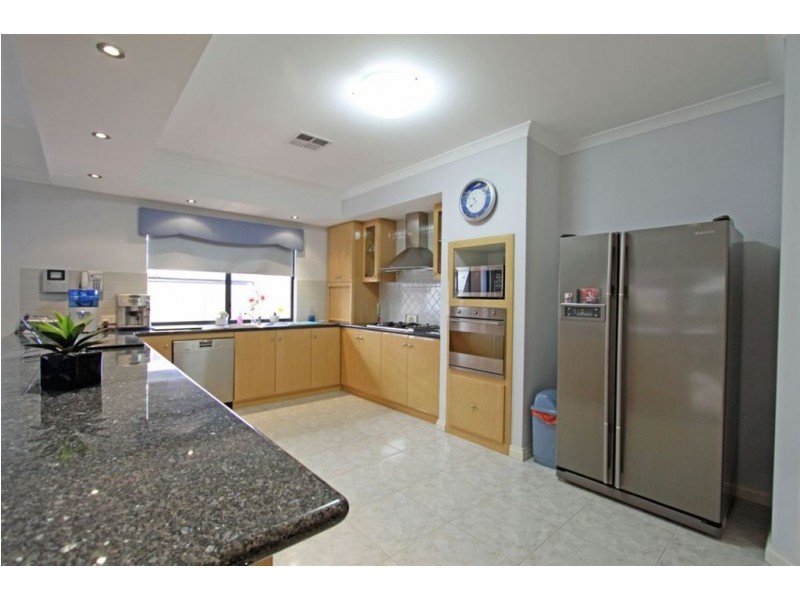 11 Hokitika Drive, Dudley Park WA 6210