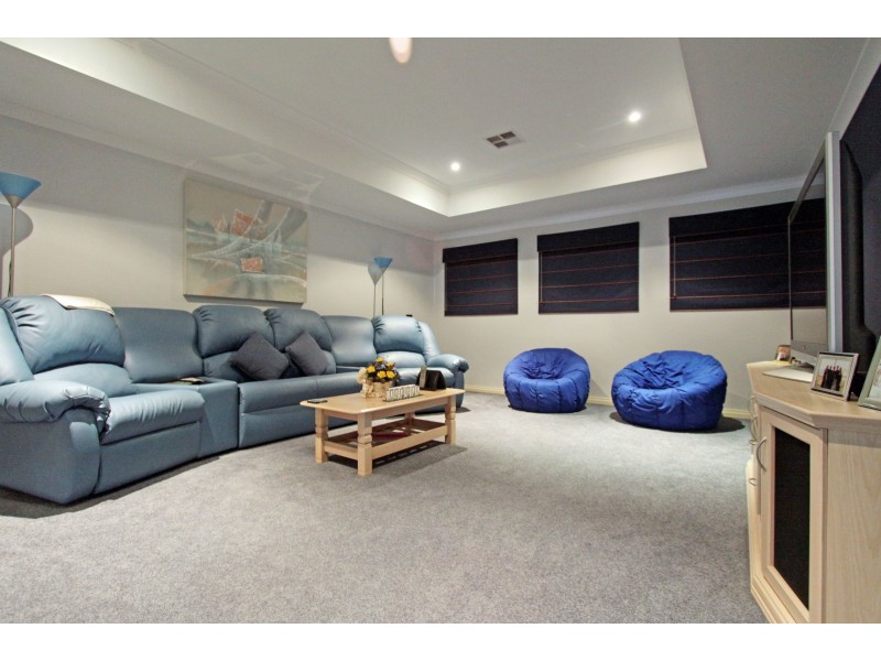 11 Hokitika Drive, Dudley Park WA 6210