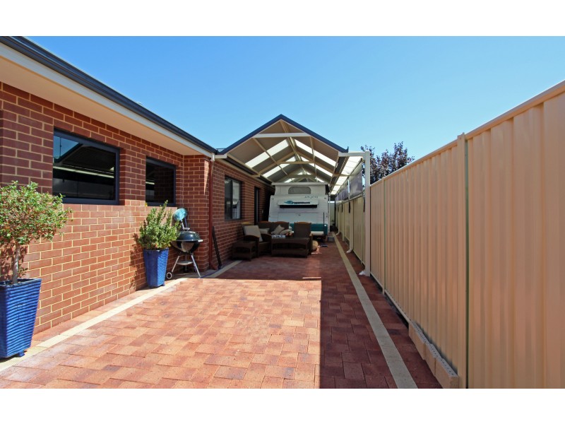 11 Hokitika Drive, Dudley Park WA 6210
