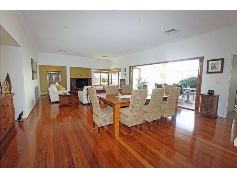 62 Lord Hobart Drive, Madora Bay WA 6210