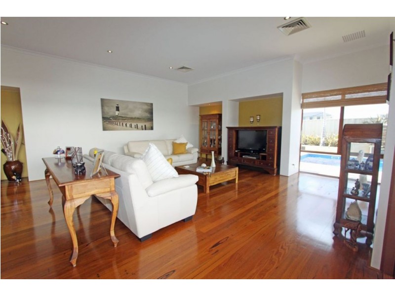 62 Lord Hobart Drive, Madora Bay WA 6210