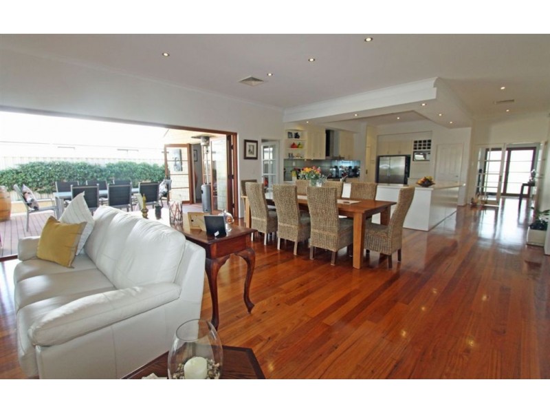 62 Lord Hobart Drive, Madora Bay WA 6210