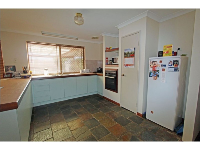 8 Amulla Court, Halls Head WA 6210