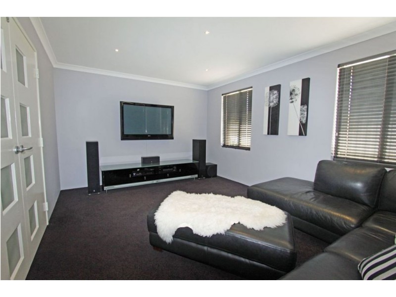 10 Bertha Loop, Dudley Park WA 6210