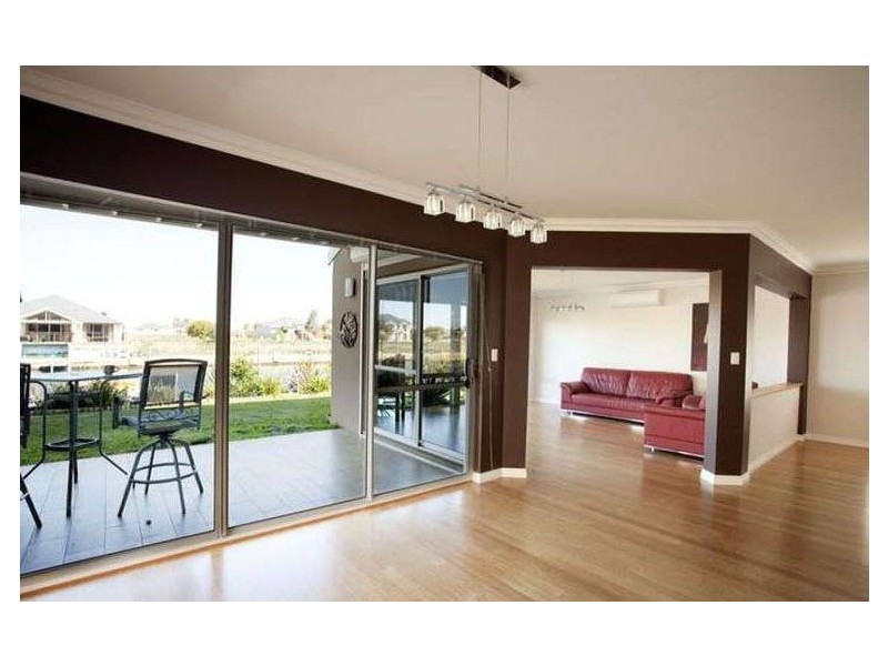 33 Waterlily Drive, Dudley Park WA 6210