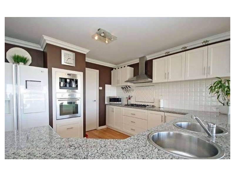 33 Waterlily Drive, Dudley Park WA 6210