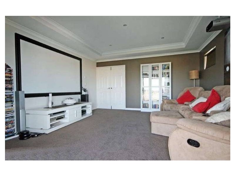 33 Waterlily Drive, Dudley Park WA 6210