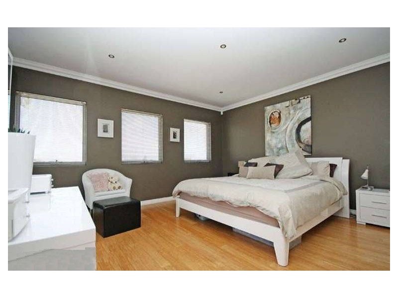 33 Waterlily Drive, Dudley Park WA 6210