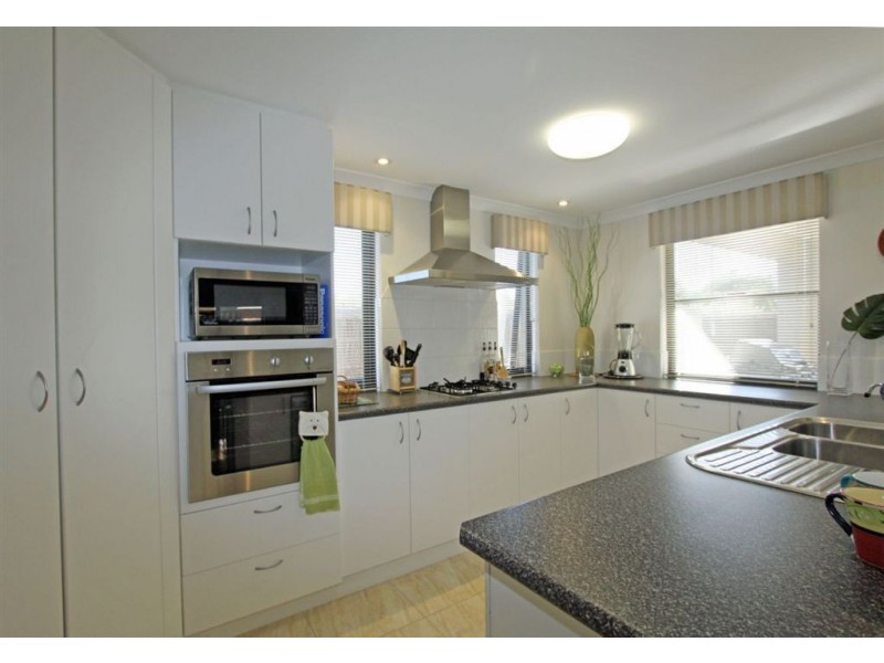 12 Moorhen Green, Dudley Park WA 6210