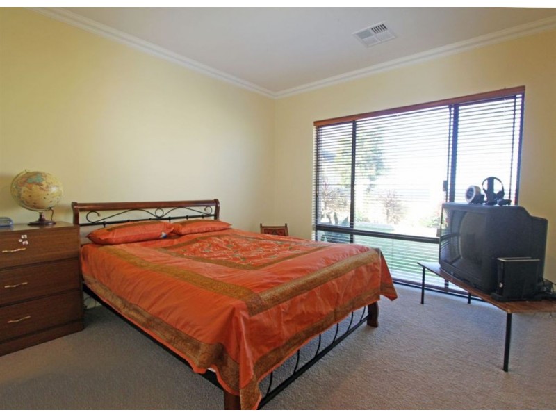 49 Katinka Retreat, Dudley Park WA 6210