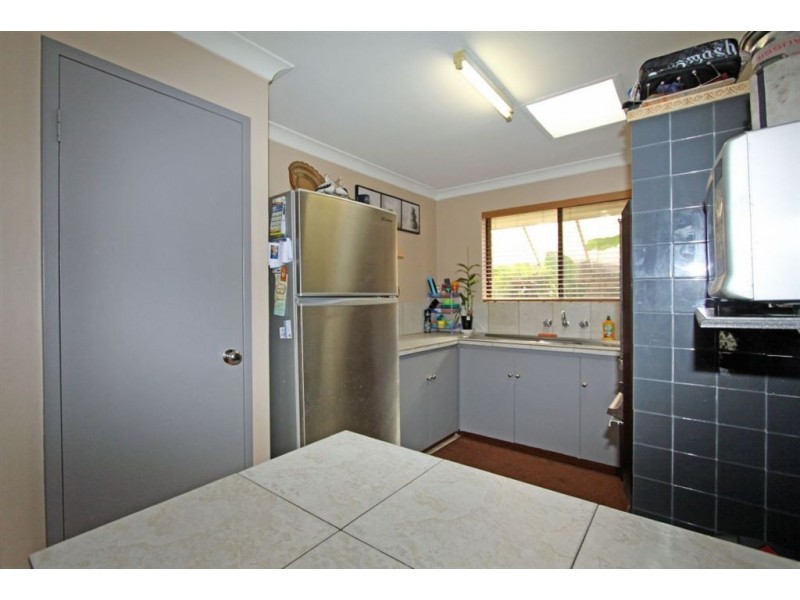 1/8 Napier Close, Halls Head WA 6210